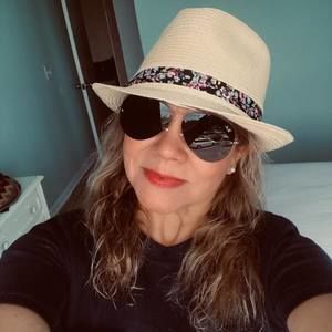 Meet your Posher, Lucia